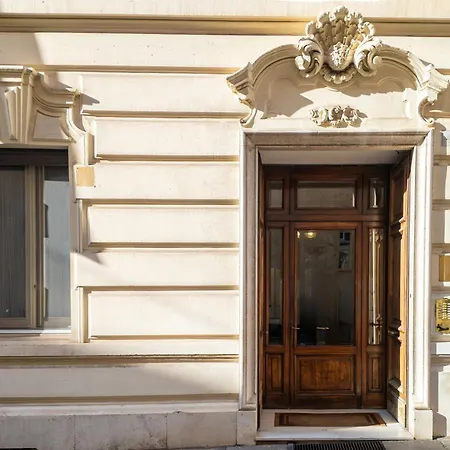 C2 Class Apartment, 2 Da Letto Con Giardino In Zona Via Veneto Distante 15 Minuti A Piedi Da Fontana Di Trevi Rome