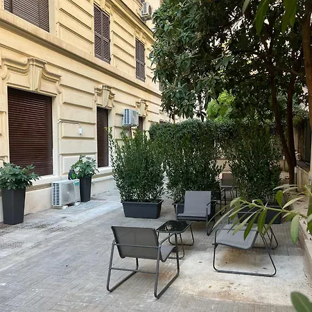 Apartment C2 Class Apartment, 2 Da Letto Con Giardino In Zona Via Veneto Distante 15 Minuti A Piedi Da Fontana Di Trevi *