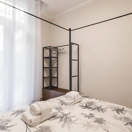 C2 Class Apartment, 2 Da Letto Con Giardino In Zona Via Veneto Distante 15 Minuti A Piedi Da Fontana Di Trevi Apartamento