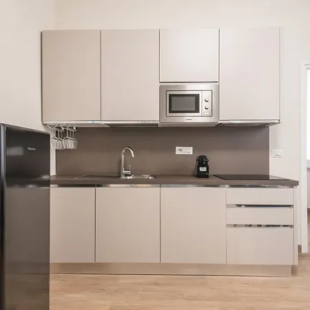 C2 Class Apartment, 2 Da Letto Con Giardino In Zona Via Veneto Distante 15 Minuti A Piedi Da Fontana Di Trevi Apartment *