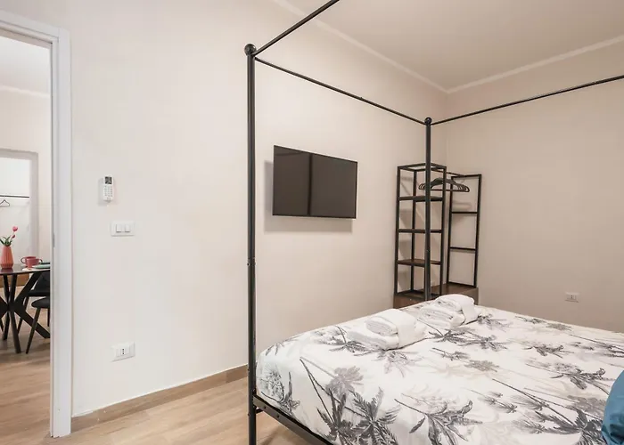 شقة C2 Class Apartment, 2 Da Letto Con Giardino In Zona Via Veneto Distante 15 Minuti A Piedi Da Fontana Di Trevi روما