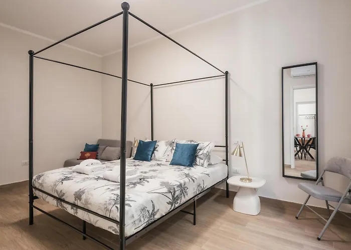 شقة C2 Class Apartment, 2 Da Letto Con Giardino In Zona Via Veneto Distante 15 Minuti A Piedi Da Fontana Di Trevi *