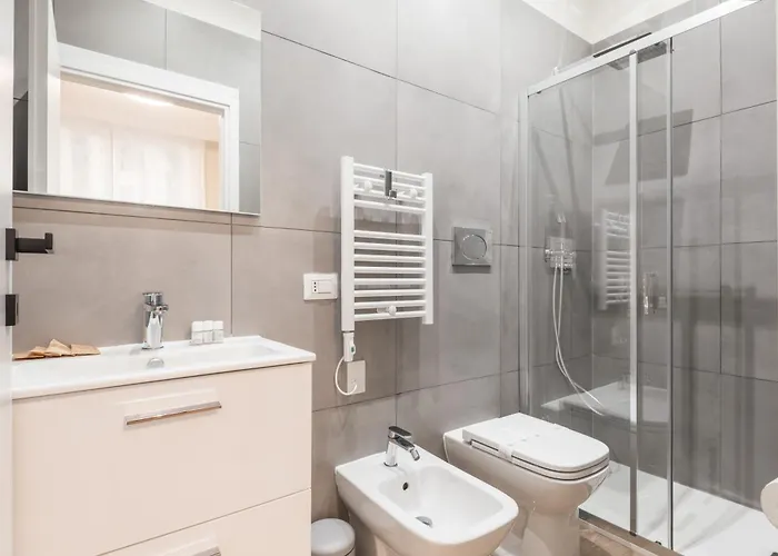 شقة C2 Class Apartment, 2 Da Letto Con Giardino In Zona Via Veneto Distante 15 Minuti A Piedi Da Fontana Di Trevi *